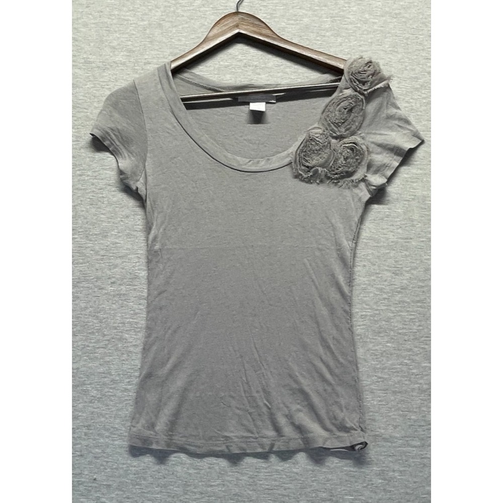 Charlotte Russe T Shirt Womens XS Smoky Gray Cotton Rosette Shoulder Scoop Neck